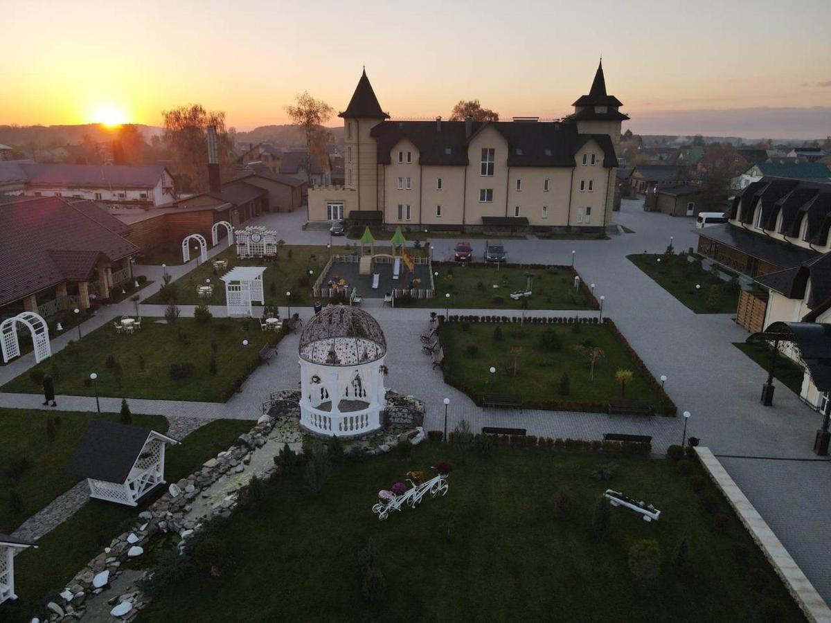 Готельно-Ресторанний Комплекс Прованс Парк Poczajów Zewnętrze zdjęcie