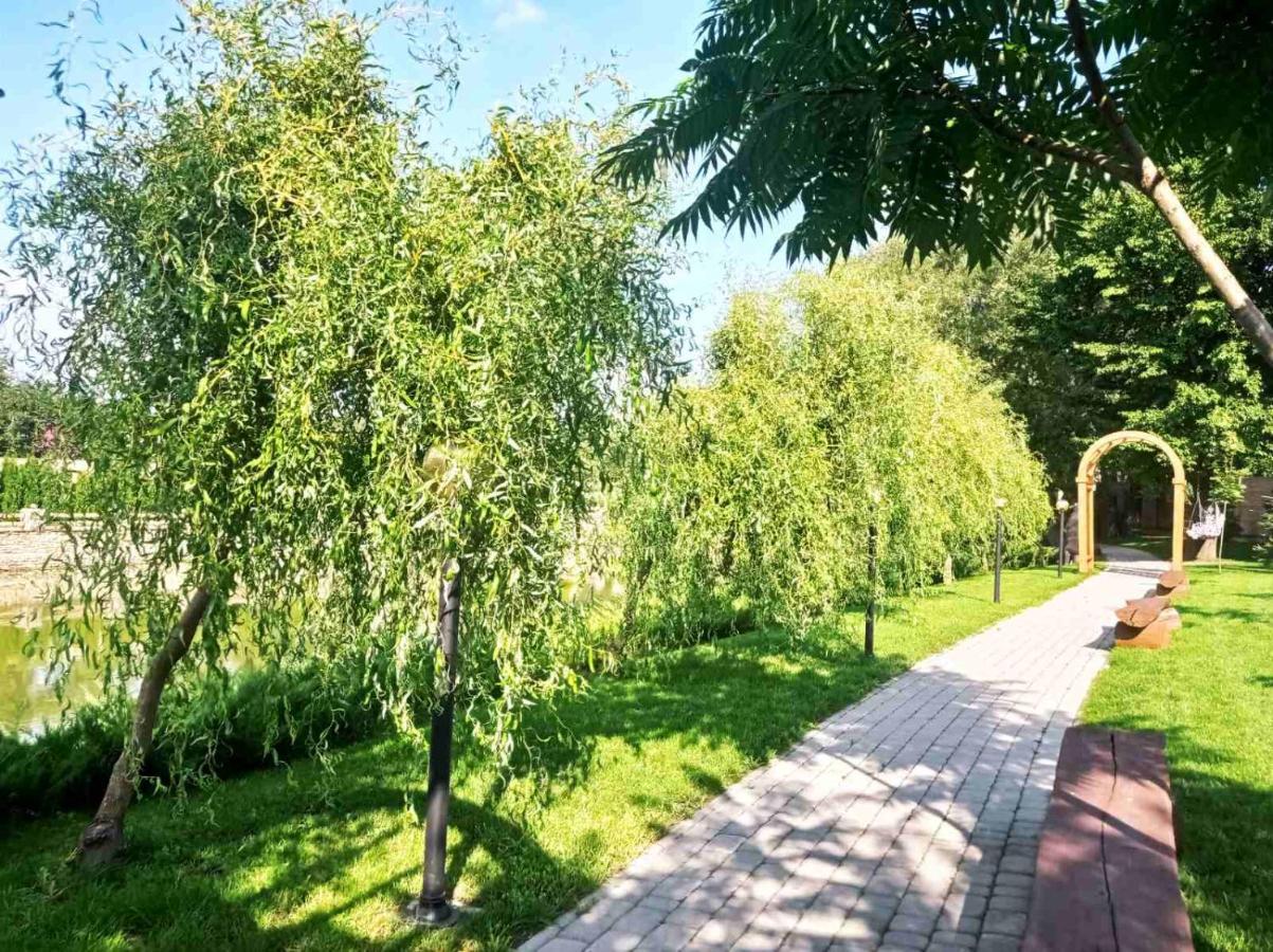 Готельно-Ресторанний Комплекс Прованс Парк Poczajów Zewnętrze zdjęcie